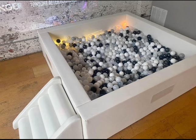 Large White Ball Pit