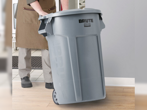 44 Gallon Trash Can with Bags