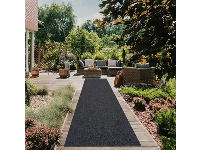 Outdoor Runner in Peapack
