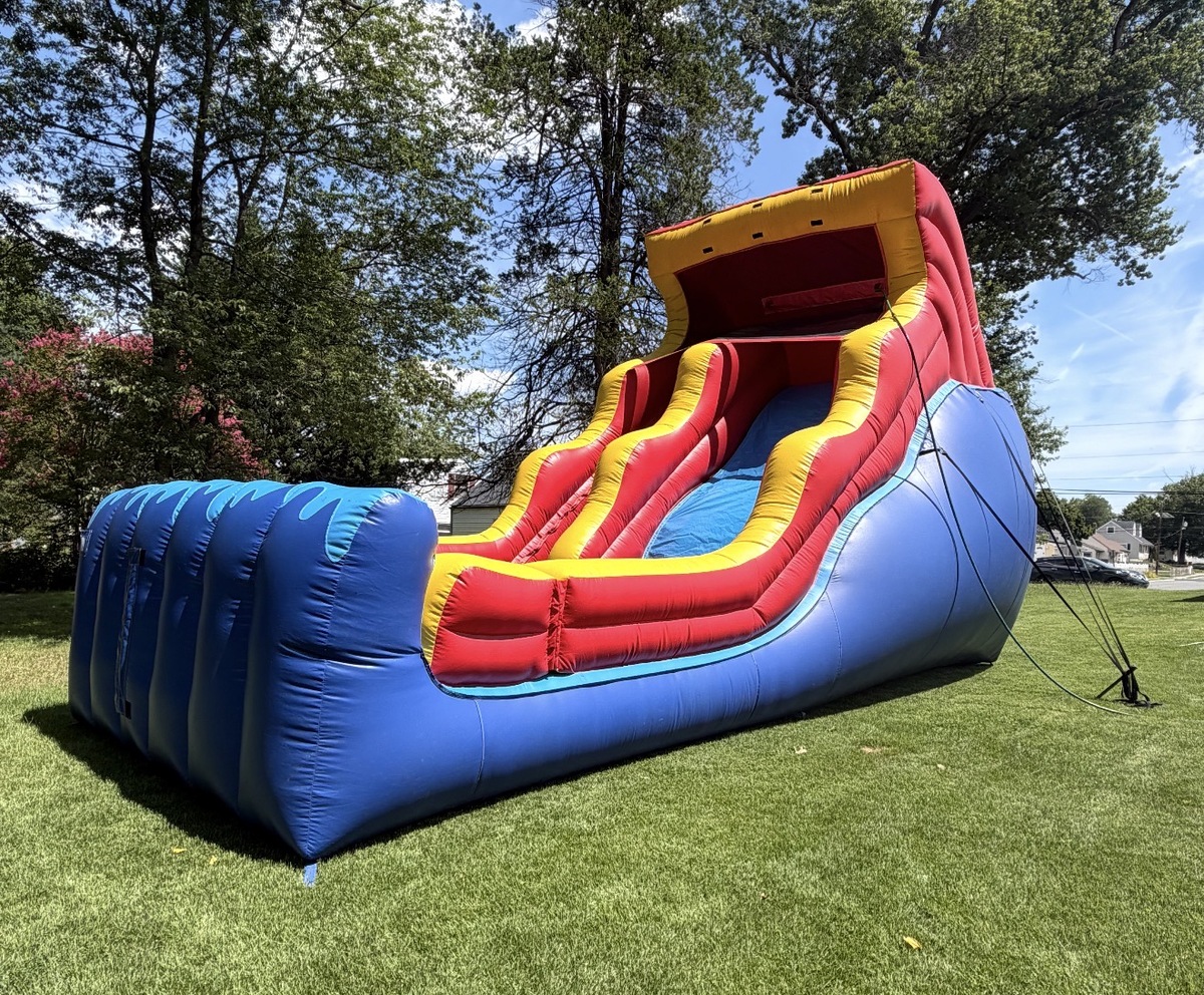18 Ft Giant Blue Wave Wet/Dry Slide in Sewell