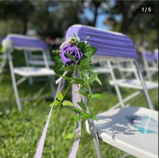 White folding chairs in orlando