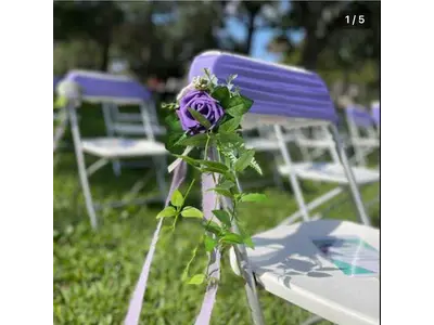 White folding chairs in orlando
