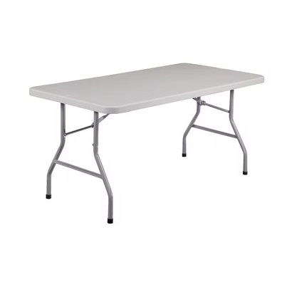 Kids 4' Table in Hamburg