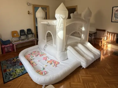 Indoor Bounce House with ball pit