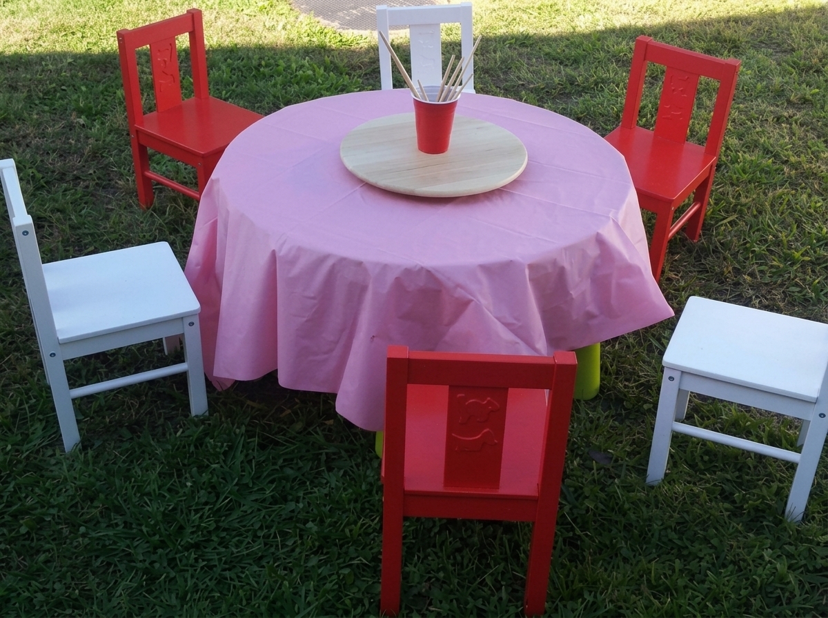 Round Kids Tables in Upton
