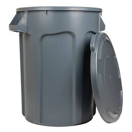 33 Gallon Trash Can in Warren