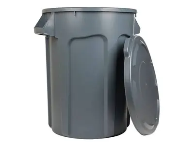 33 Gallon Trash Can in Warren