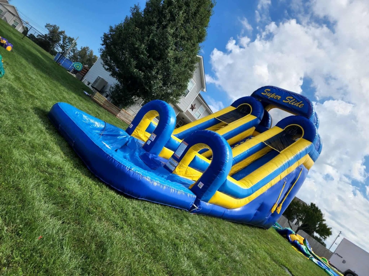 20ft Dual Lane Super Slide in Nicholasville