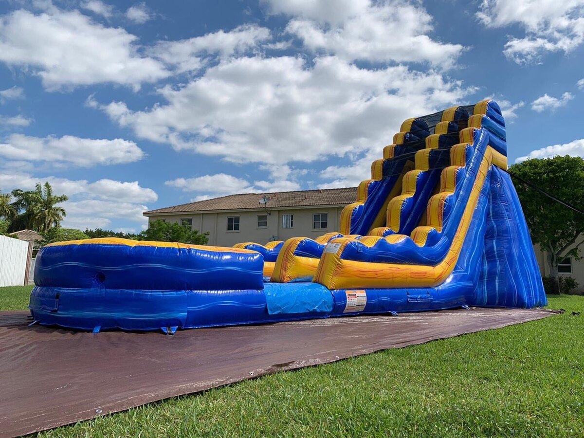 20ft Scream Slide in  Crockett